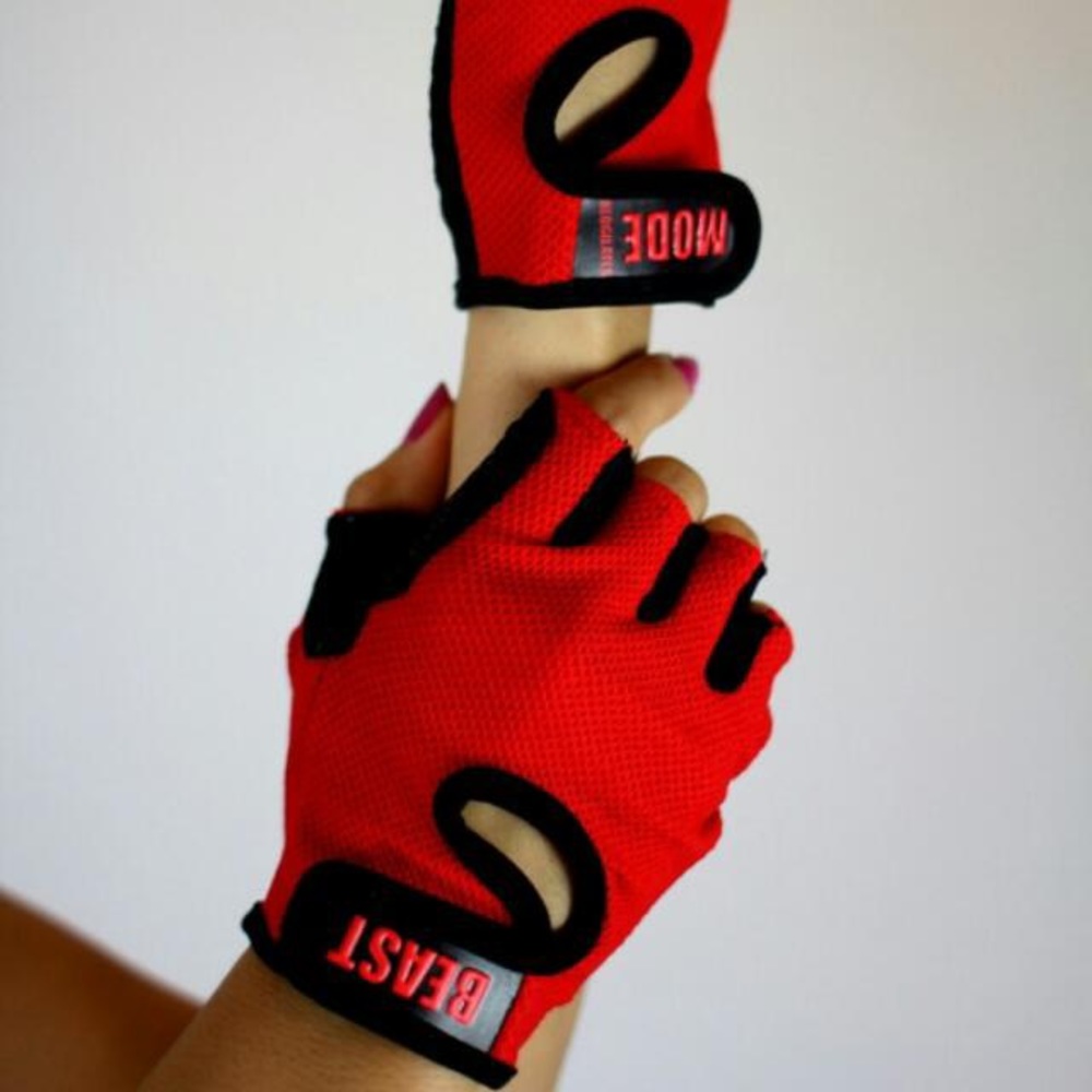 Blogilates fitness workout weightlifting gloves in Red Pepper 🏋️‍♀️